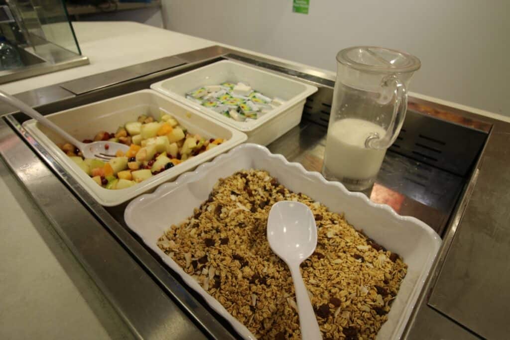 Fruit and muesli